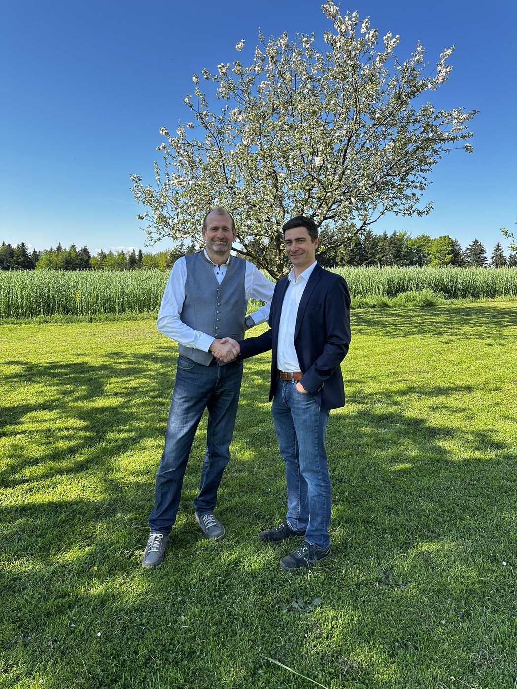 TerraCare Team bei der Entwicklung einer Reifendruckregelanlage